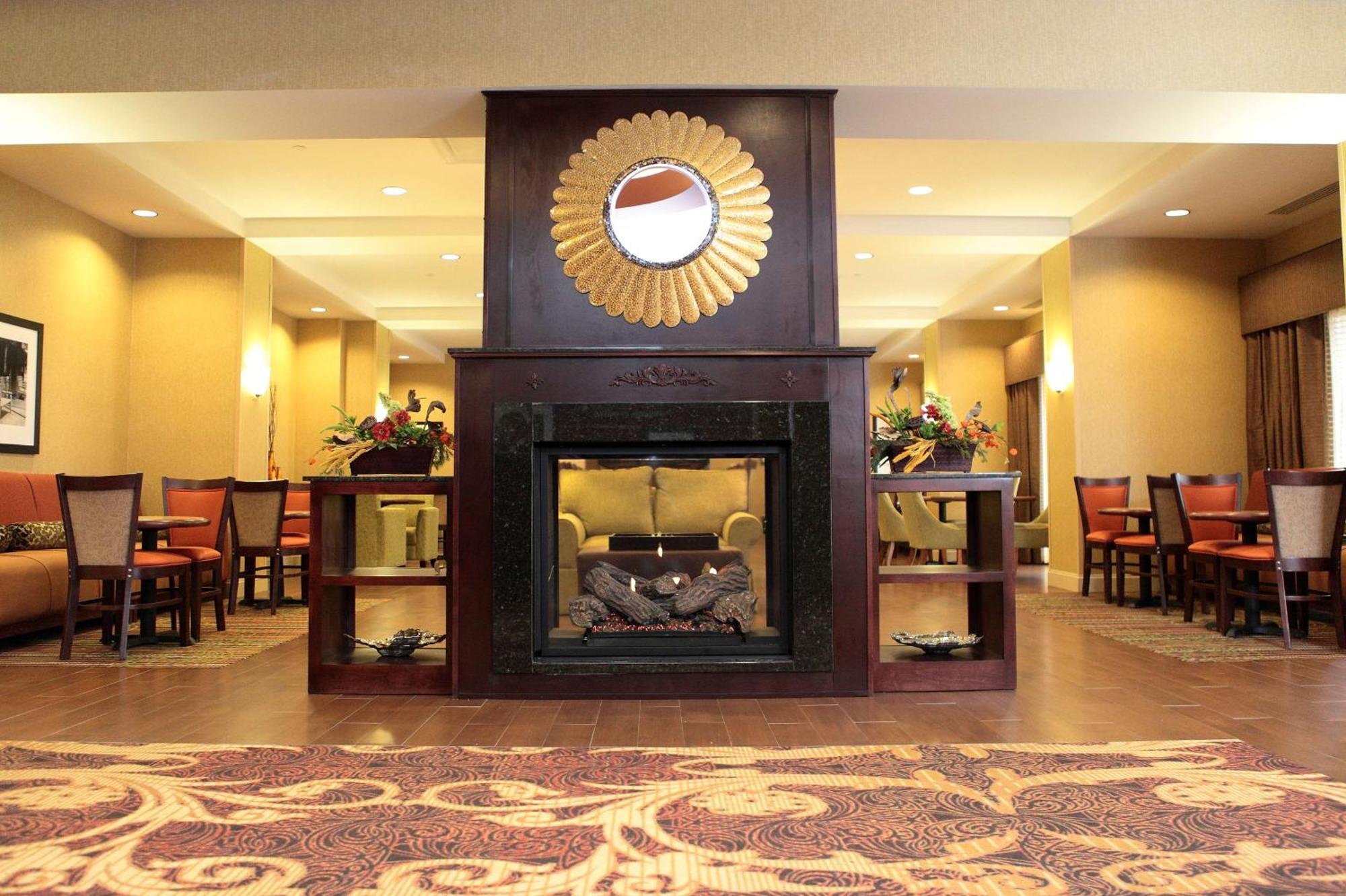 Hampton Inn Milan Bagian luar foto