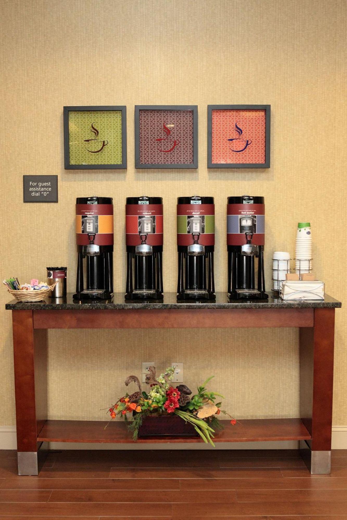 Hampton Inn Milan Bagian luar foto