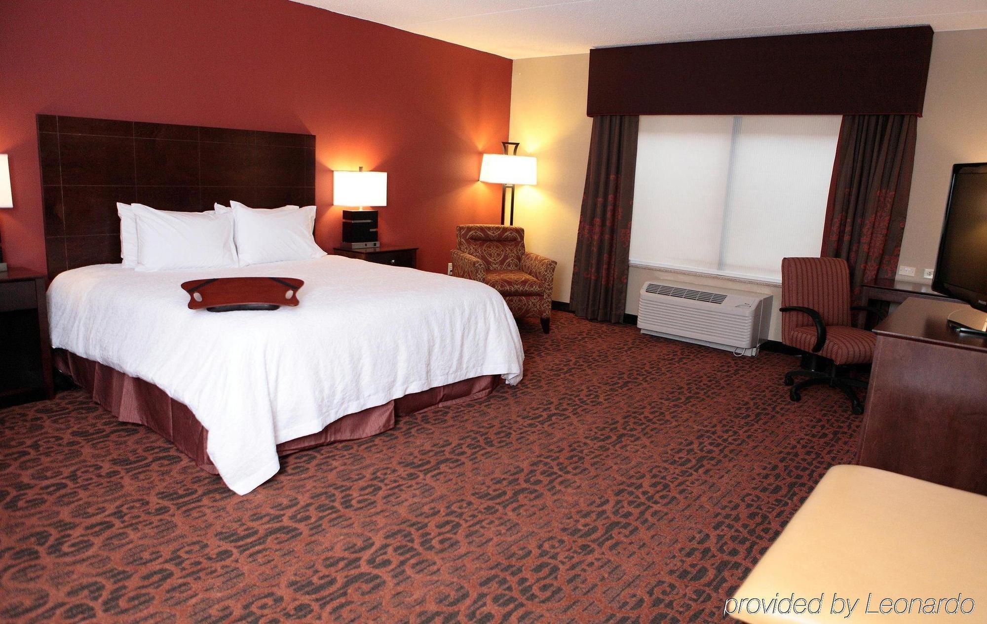 Hampton Inn Milan Bagian luar foto