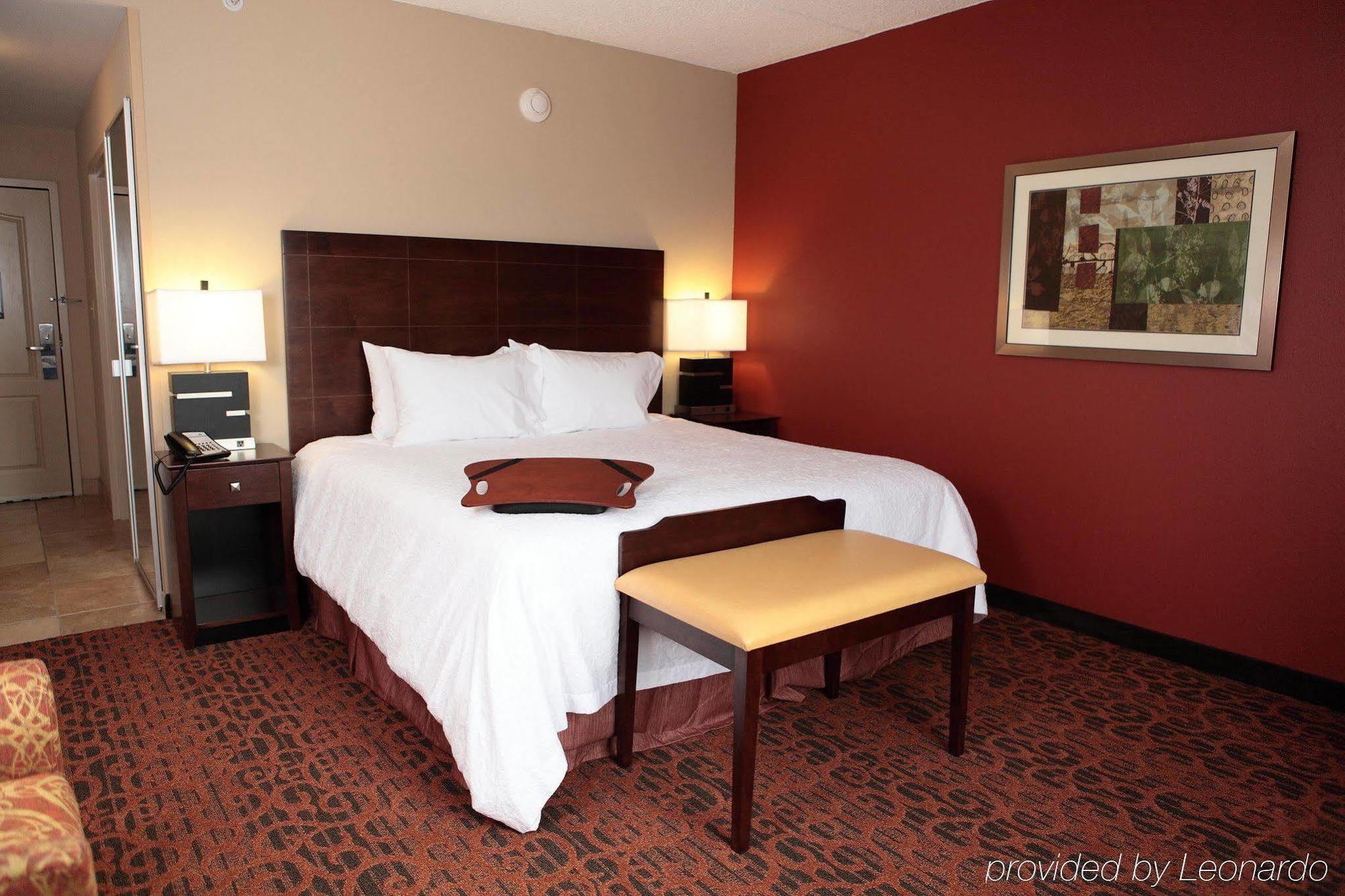 Hampton Inn Milan Bagian luar foto