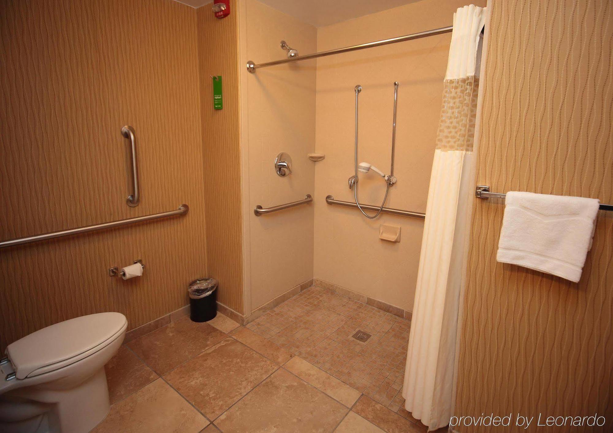 Hampton Inn Milan Bagian luar foto
