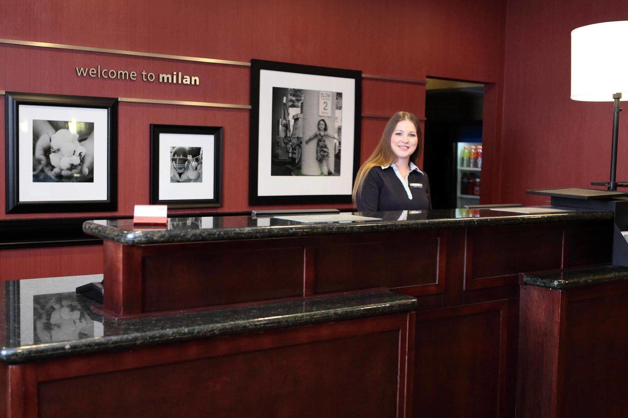 Hampton Inn Milan Bagian luar foto